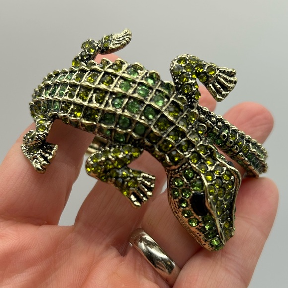 Kenneth Jay Lane Runway Austrian Crystal Green Reptile Bracelet - Picture 8 of 8